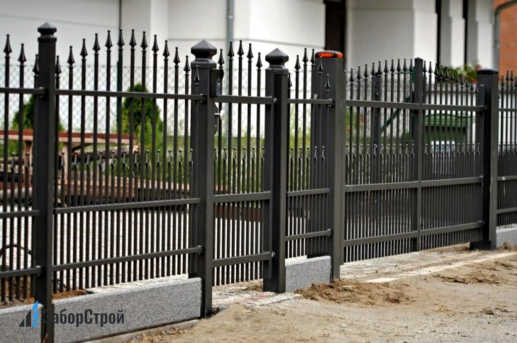 Дизайн металлического забора фото Заборы под ключ в Калининграде - ЗаборСтрой, заборы и ограждения, ул. Клавы Наза