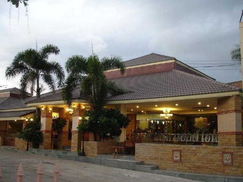 Фото The Park Hotel