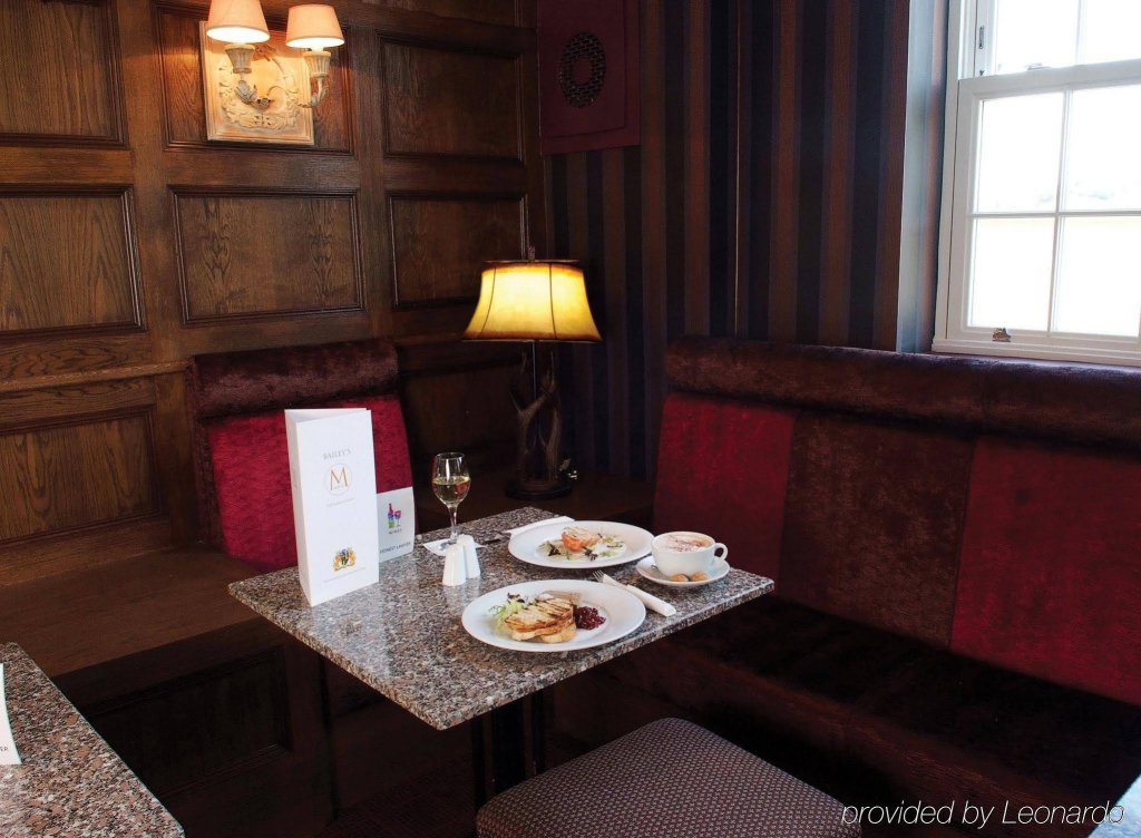 Фото Honest Lawyer Hotel