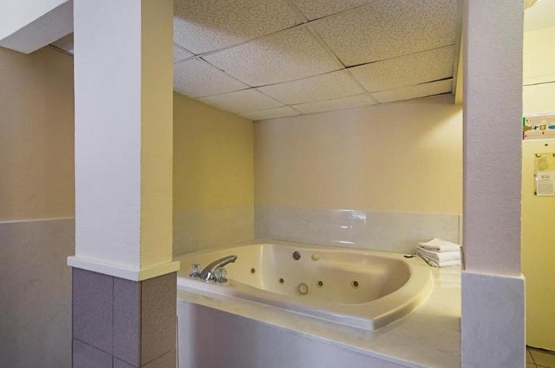 Фото Red Roof Inn & Conference Center Lubbock