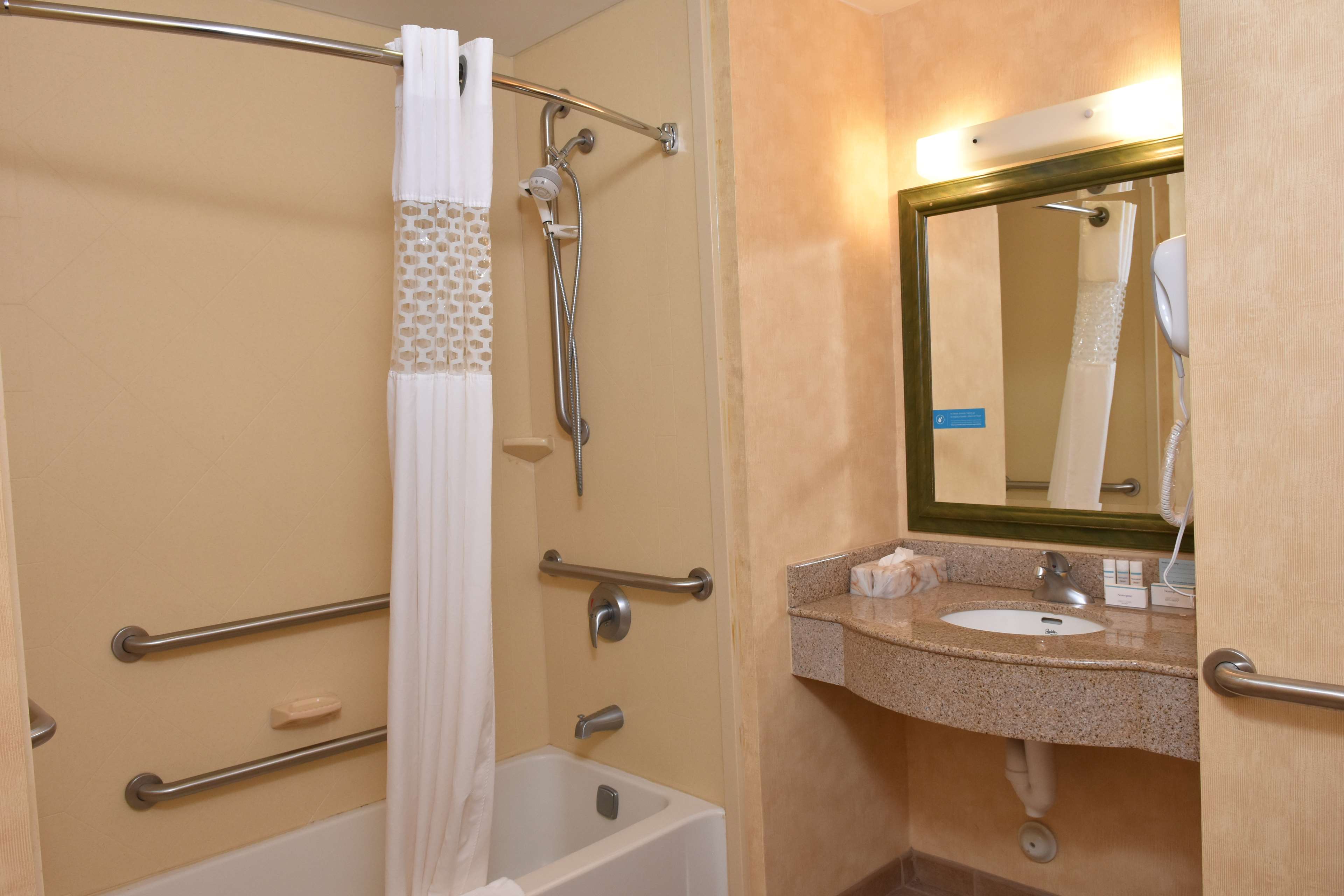 Фото Hampton Inn I-95 Stony Creek