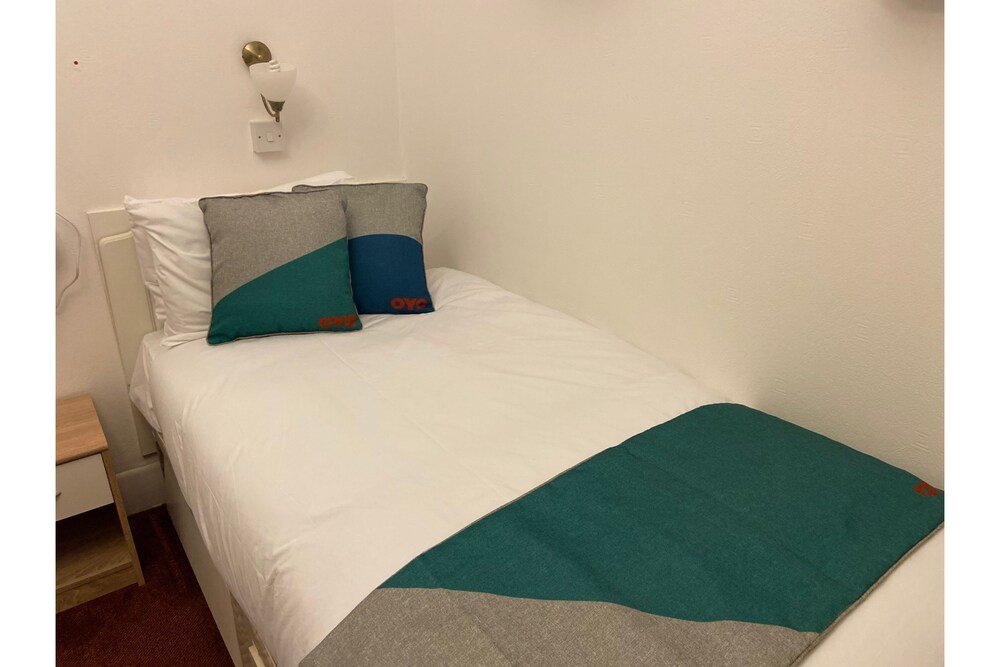 Фото Oyo Bourne Park Hotel