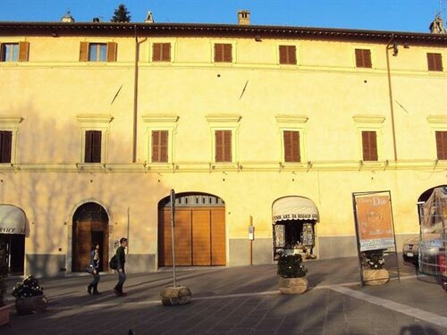 Гостиница Piazza Santa Chiara