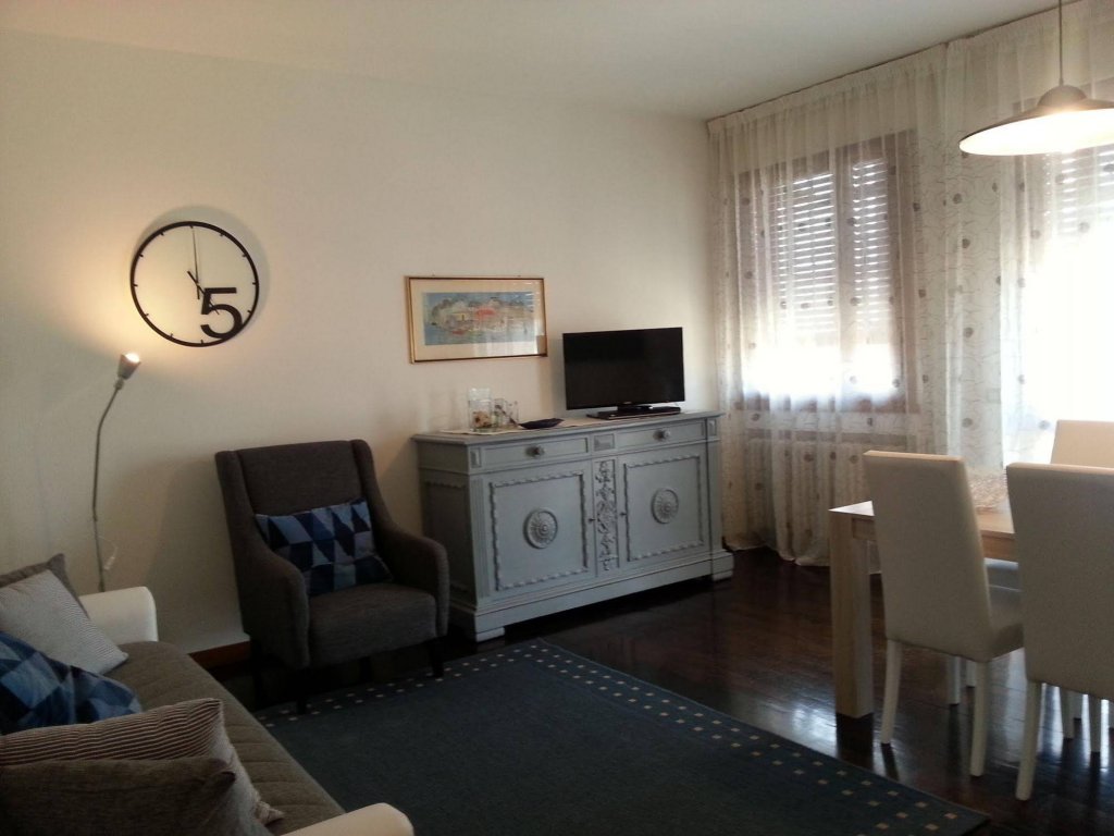 Фото Piazza delle Erbe Stylish Flat