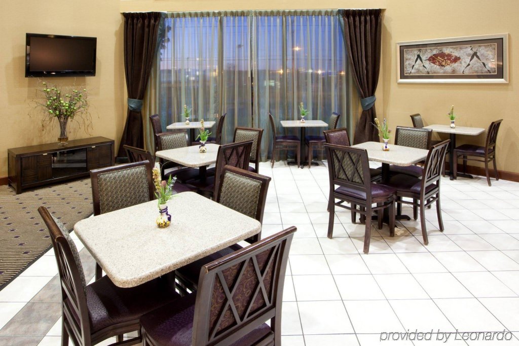 Фото Holiday Inn Express & Suites Harrison