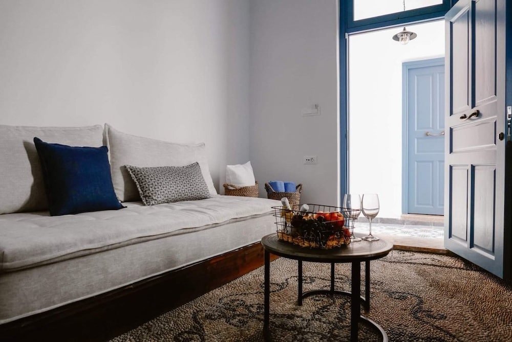 Фото Blue Jasmine Suites