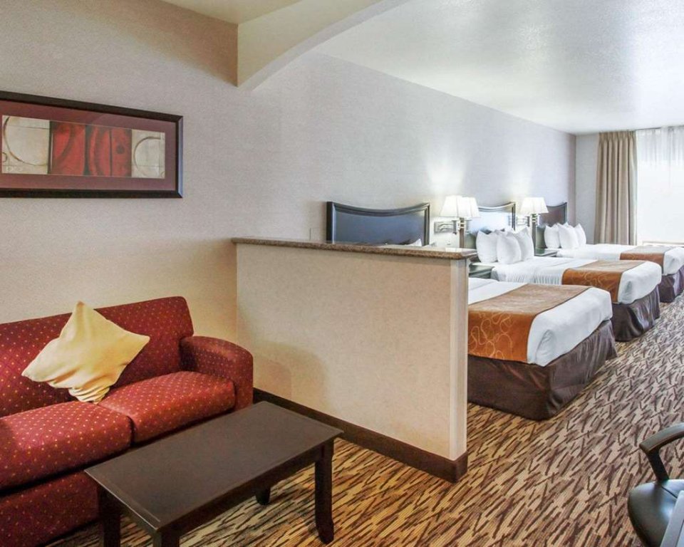 Фото Comfort Suites Portland Airport