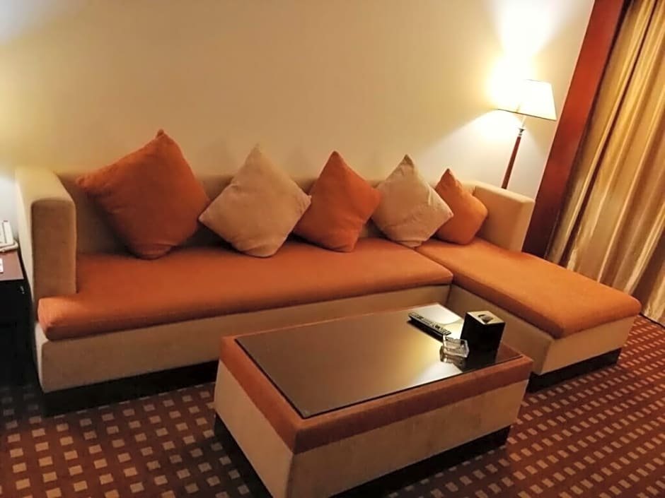 Фото Ramada by Wyndham Riyadh