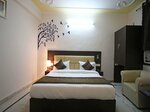 Oyo Flagship 5179 Hotel Noida Saffron
