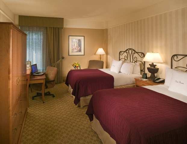 Фото Hilton Garden Inn Atlanta-Buckhead