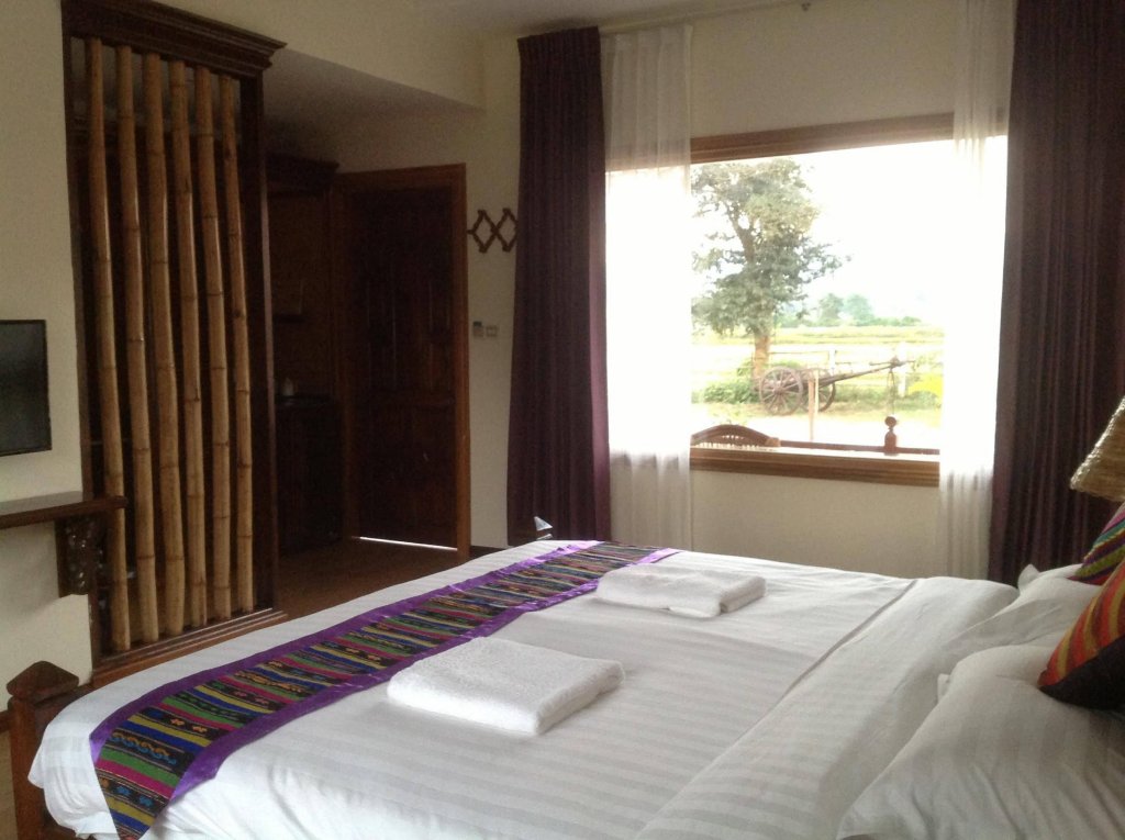 Фото Mr. Charles River View Lodge