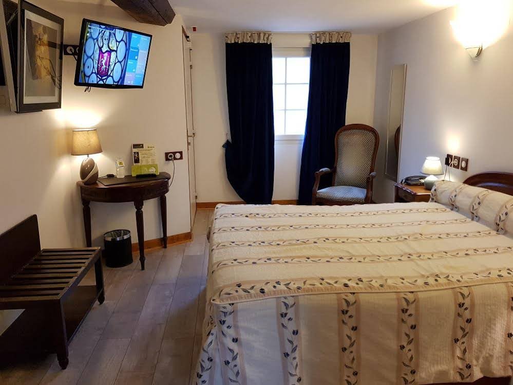 Фото Hostellerie du Grand Sully