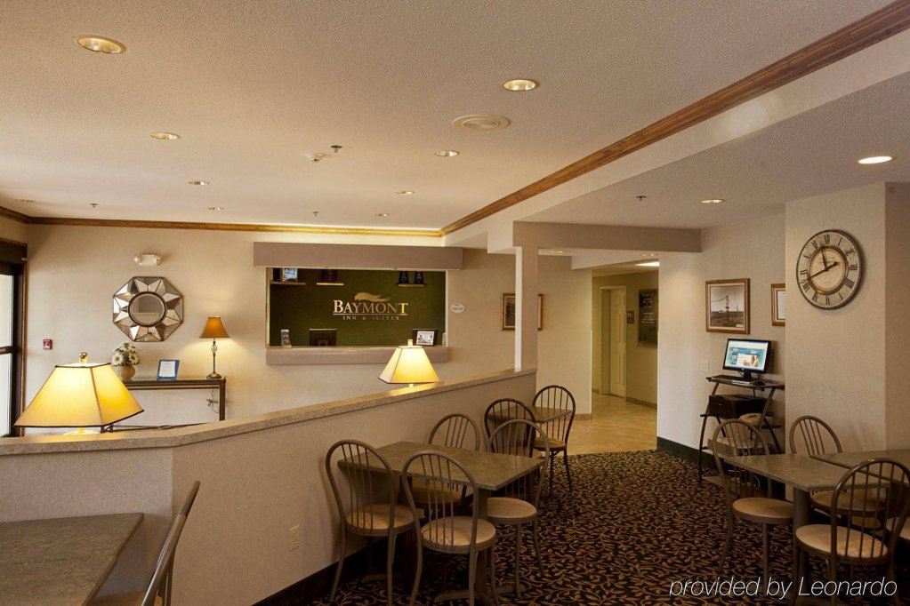 Фото Baymont by Wyndham Mackinaw City