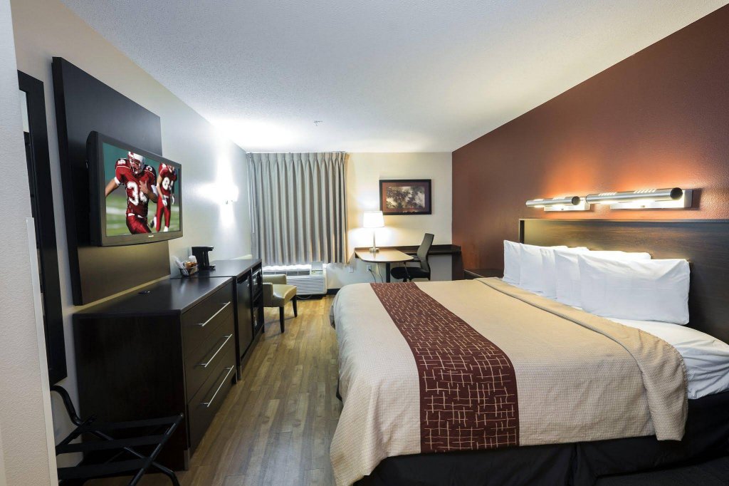 Фото Red Roof Inn Plus+ Austin South