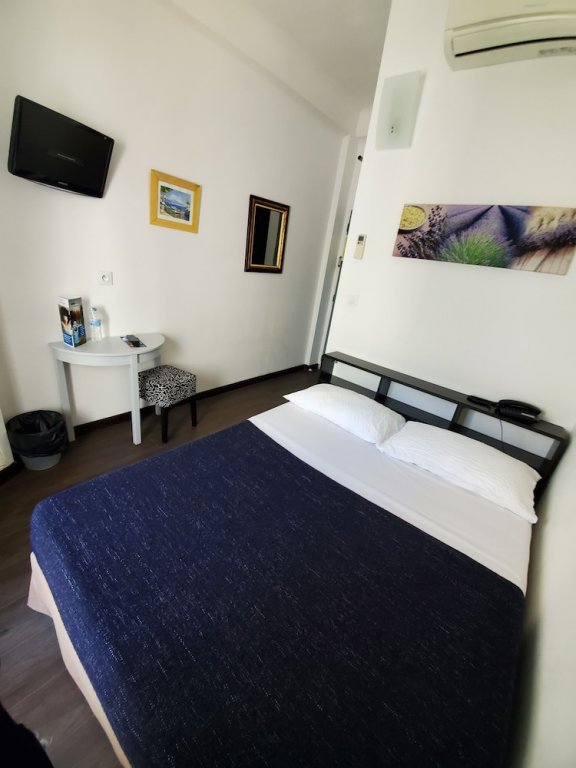 Фото Brit Hotel Colbert Juan les Pins