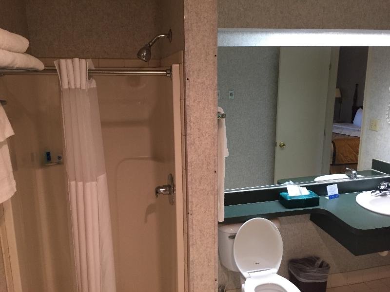 Фото Rodeway Inn & Suites