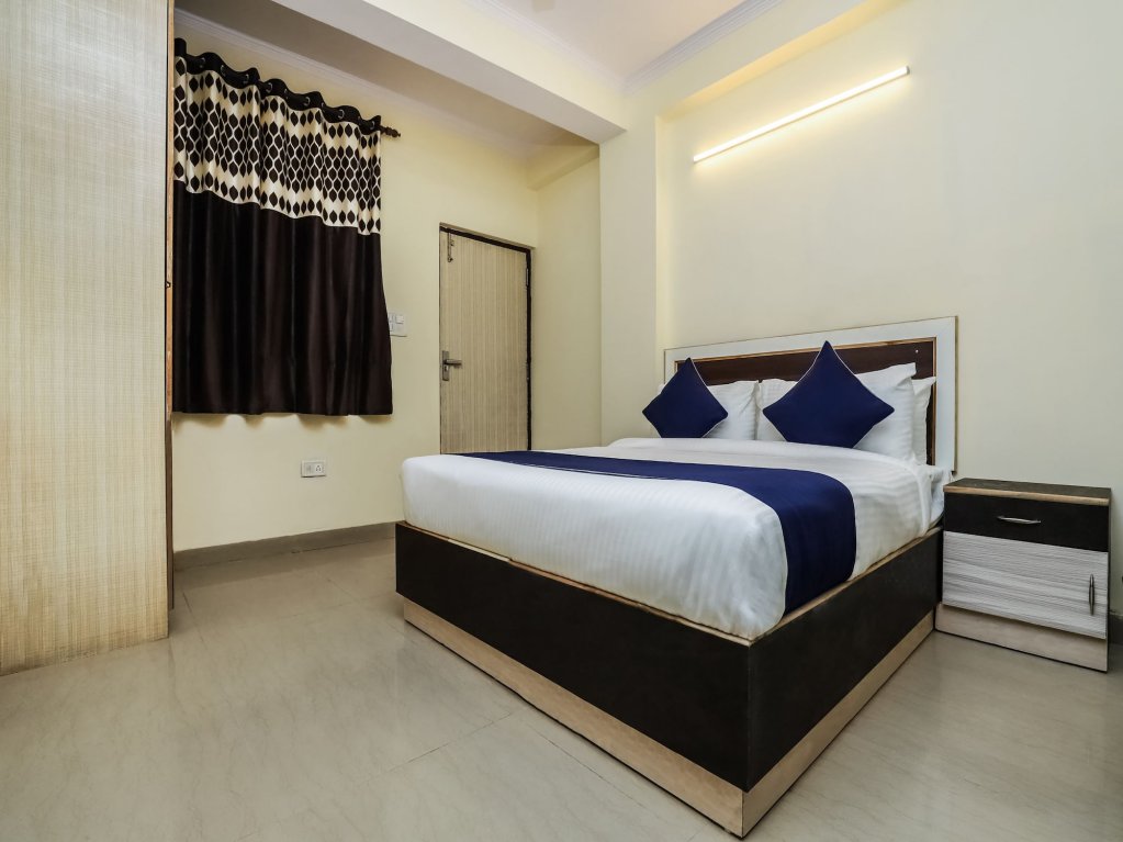 Фото Oyo SilverKey 27892 Shanti Complex