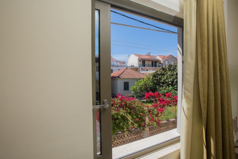 Фото Mouikis Hotel