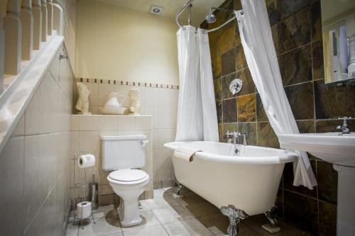 Фото Tennant Arms Hotel