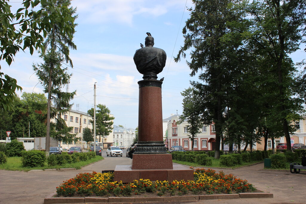 Monument, memorial Бюст дважды Героя Советского Союза Александра Михайловича Василевского, Kineshma, photo