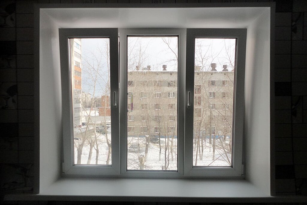 Окно в панельном доме фото