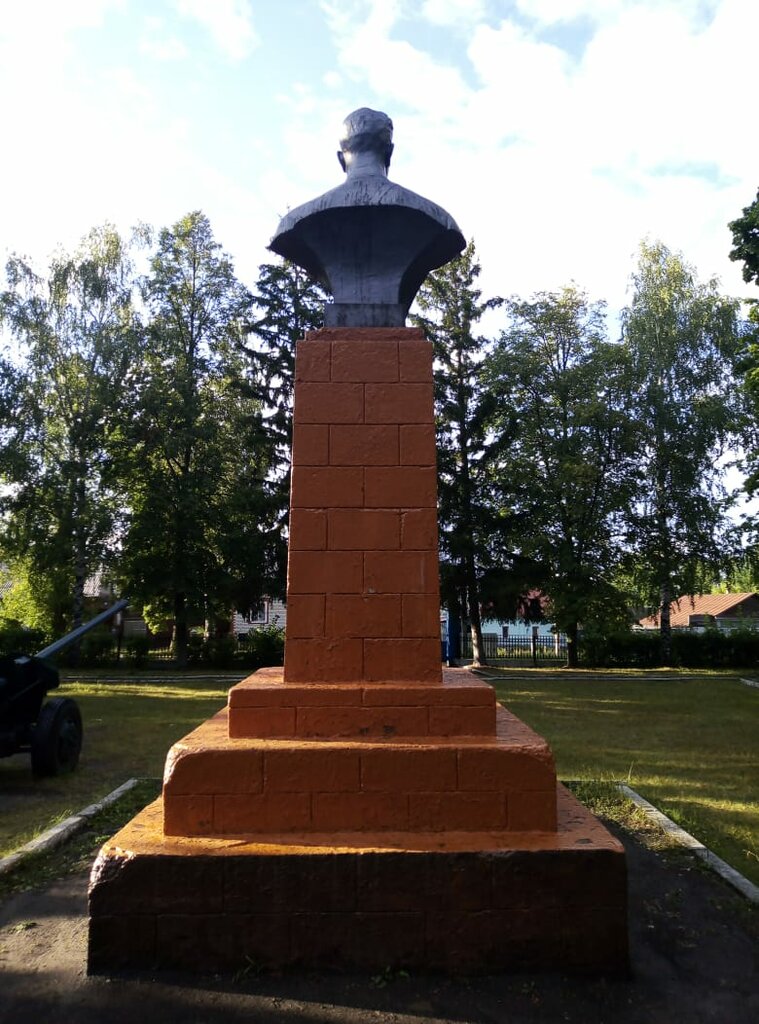 Monument, memorial Сквер им. Героя Советского Союза В.В. Анисимова, Sursk, photo