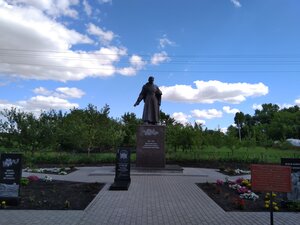 Братская могила советских воинов, погибших в боях с фашистскими захватчиками (Belgorod Region, Shebekinskiy munitsipalny okrug, selo Bershakovo), monument, memorial