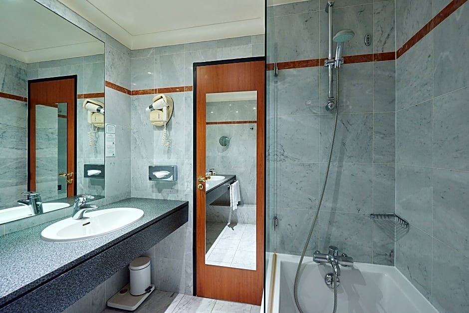 Фото Holiday Inn Paris-Versailles-Bougival