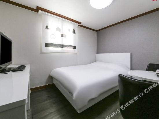 Фото Grim Hotel