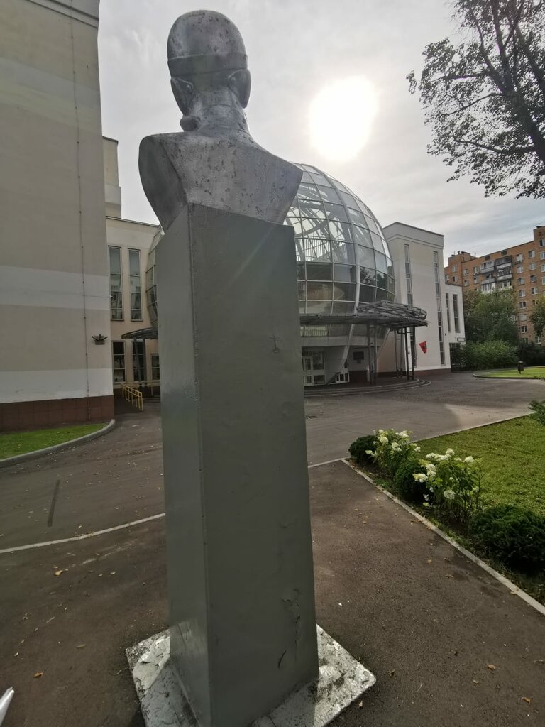 Памятник, мемориал Талалихин В.В., бюст, 1982 г., Москва, фото
