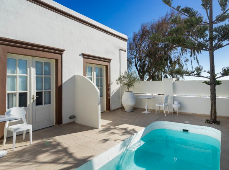 Фото La Maltese Buddha Beach Bar Santorin