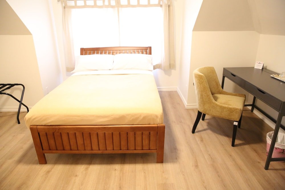 Фото Elegant Suite at 700 Bathurst