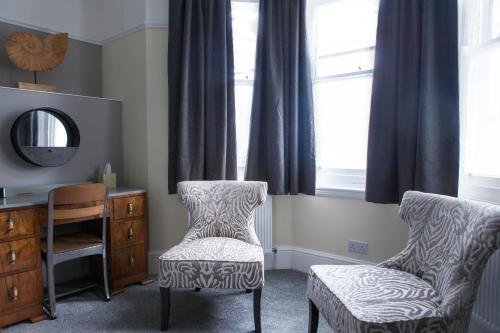 Фото Oaklands Guest House