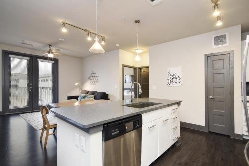 Фото StayLo Austin 2 Bedroom Suites