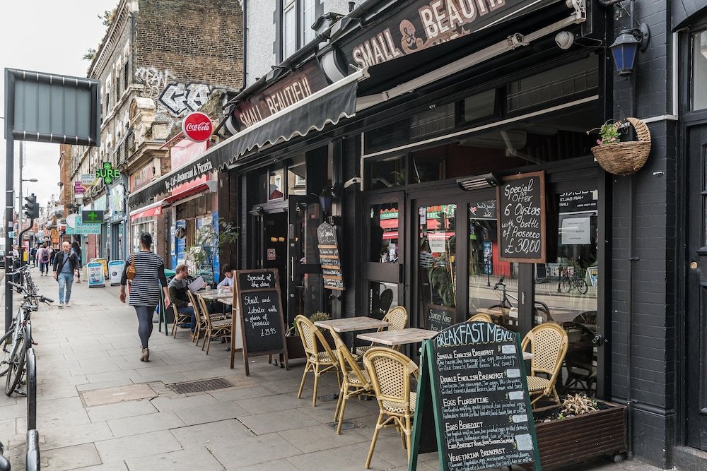 Фото New Super 2bd Flat Well Connected to City Centre