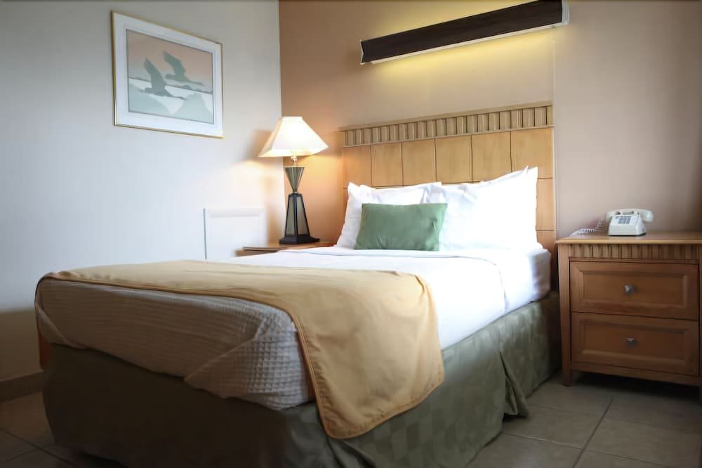 Фото Bedtime Inn & Suites