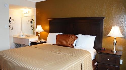 Фото Americas Best Value Inn & Suites Kansas City