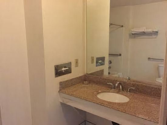 Фото Super 8 by Wyndham National City Chula Vista