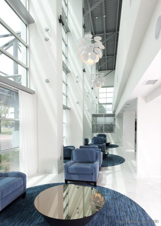 Фото Delta Hotels by Marriott Milwaukee Northwest