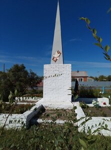 Обелиск воинам, павшим в годы Великой Отечественной войны (Курганская область, Куртамышский муниципальный округ, село Камаган, Центральная улица), памятник, мемориал в Курганской области