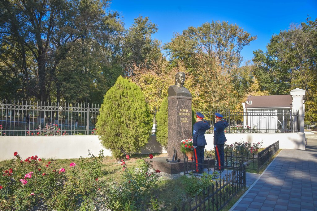 Monument, memorial Герой Советского Союза Галина Петрова, Novocherkassk, photo