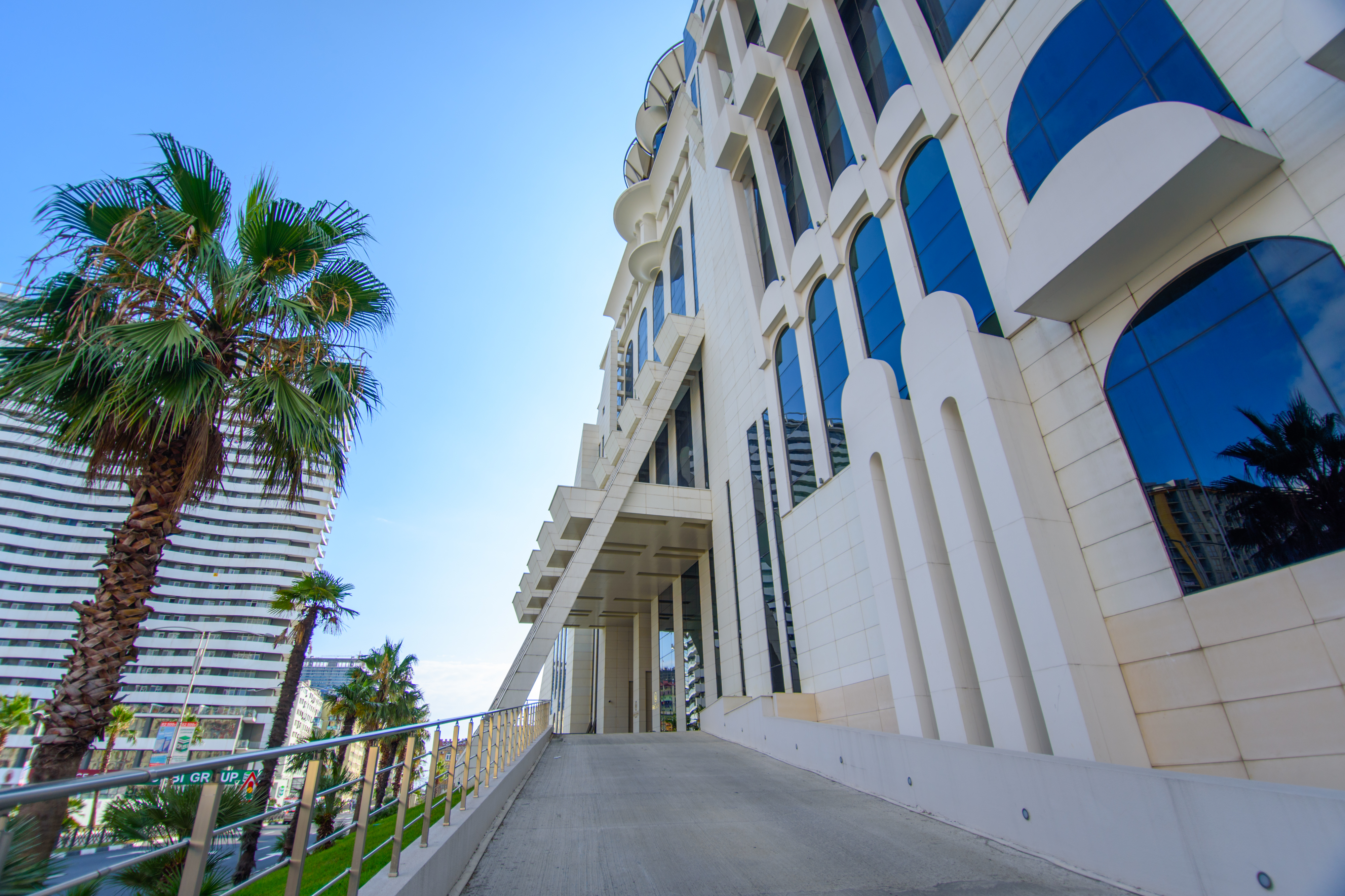 Фото The Grand Gloria Hotel