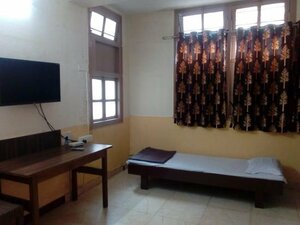 Гостиница IROOMZ Samrat Ashok