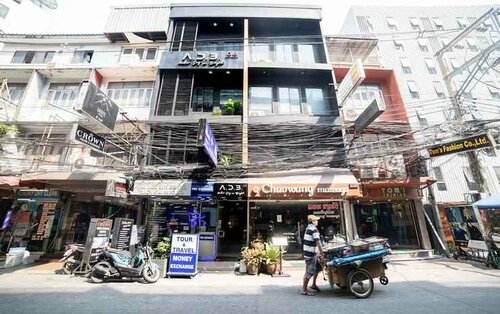 Another Day in Bangkok A D B 08 Express - Hostel