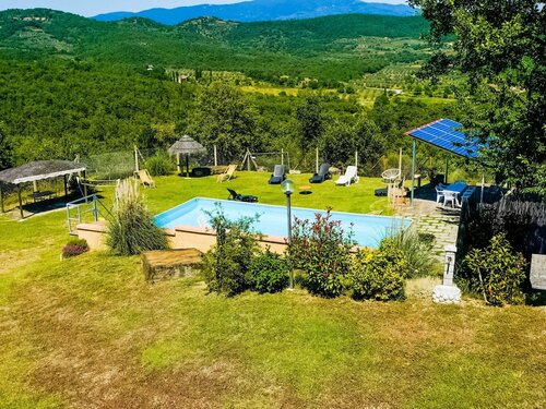 Гостиница Villa With Above Ground Swimming Pool in the Rolling Tuscan Hills With a Beautiful View