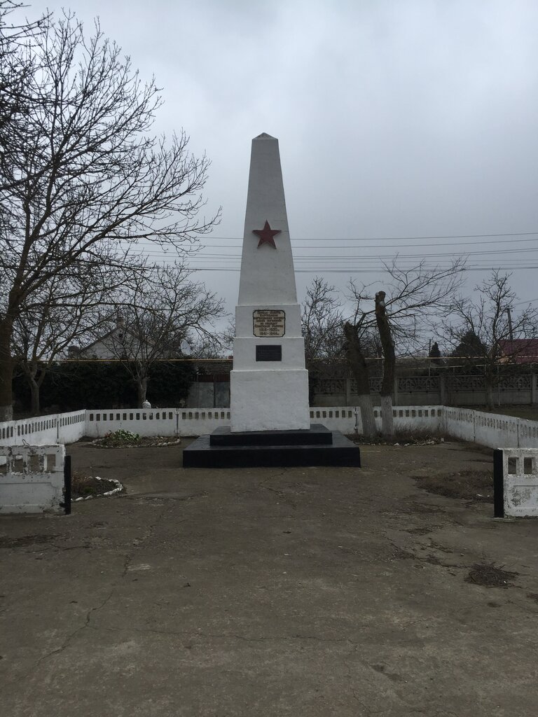 نصب تذكاري للحرب، مقبرة جماعية Погибшим во время гражданской войны 1918-1920 гг. и партизанам Багеровских каменоломен 1941-1944 гг ، جمهورية القرم، صورة