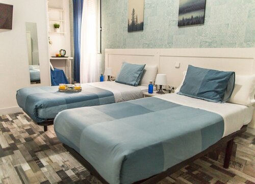 Гостиница Hostal Adeco в Мадриде