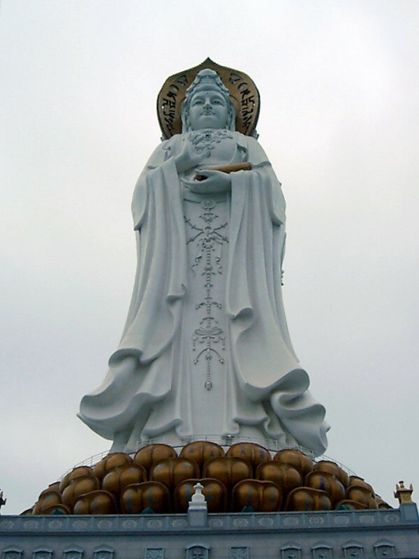 Статуя гуаньинь на хайнане