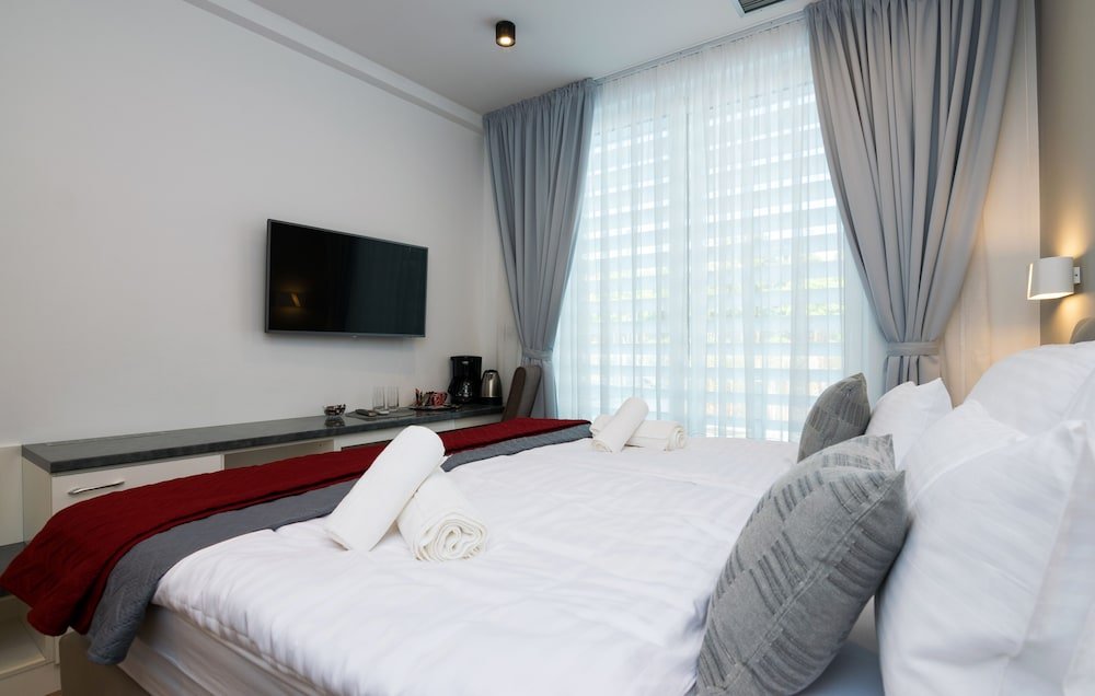 Фото Sky & Sun Luxury Rooms