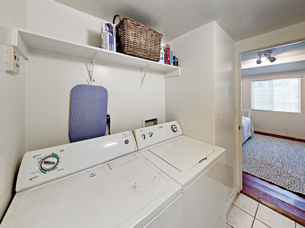Фото Gillespie Unit B - 3 Br Duplex